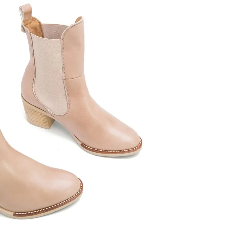 BOTINES DE TACÓN TAUPE CON ELÁSTICOS NEKANE
