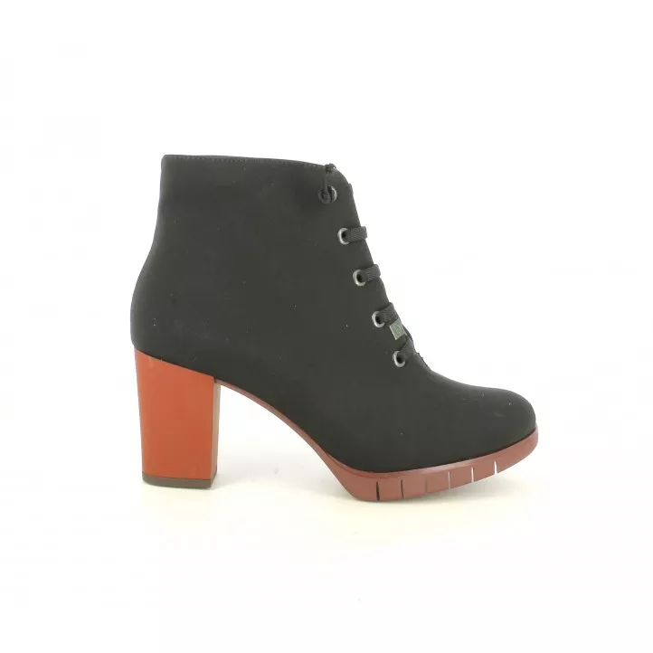 Botines tacón Slowwalk negros de cordones con tacón y suela roja