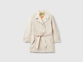 Gabardina con botonadura doble