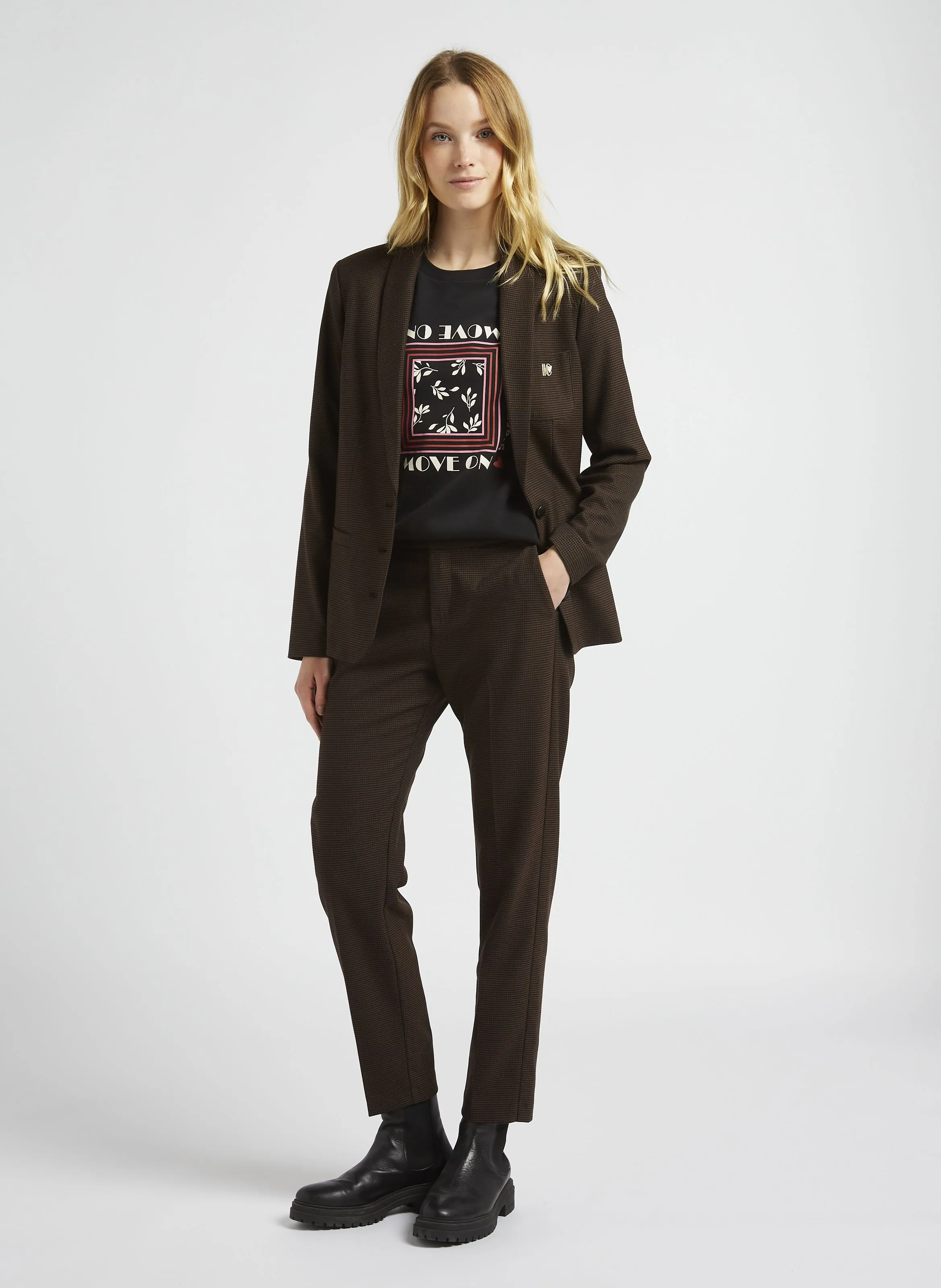 Pantalón recto estampado en marron